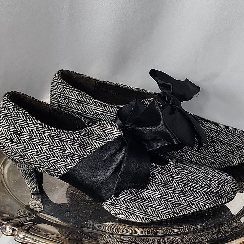 Vtg Coup D'Etat Size 8.5 M Beribboned Herringbone Heels